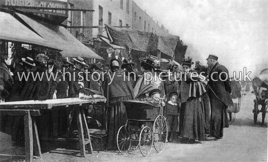 Old Petticoat Lane, Middlesex Street, Aldgate, London. c.1906